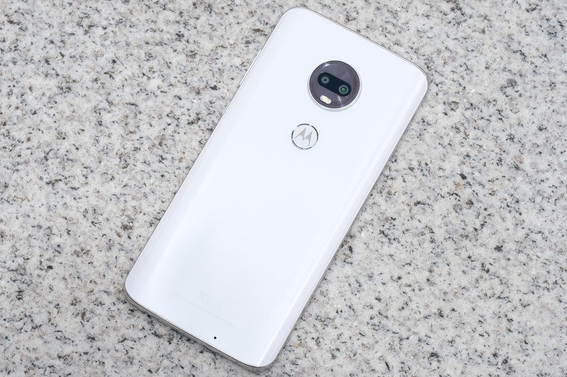 クリアホワイトの「moto g7」