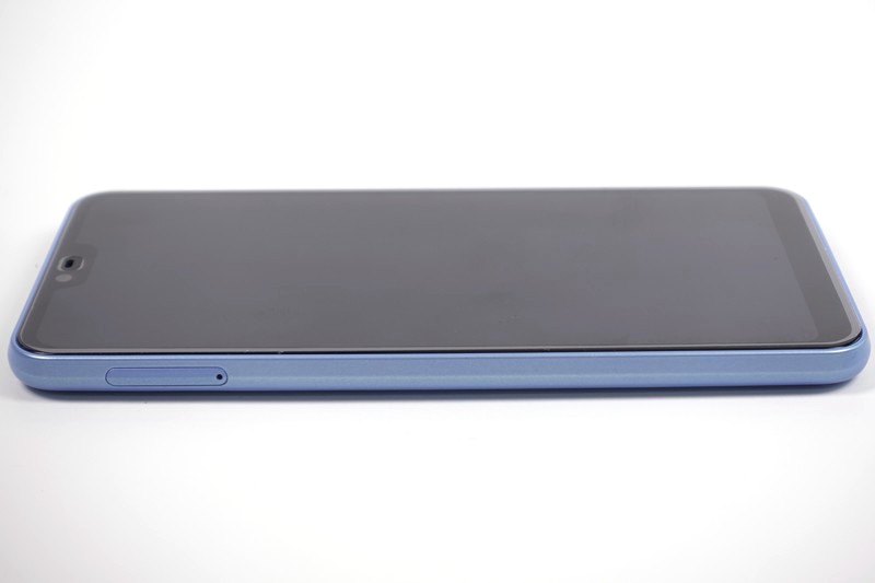 左側面にはSIMカードスロット