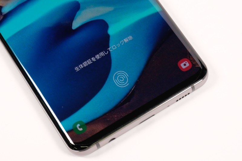 画面内に超音波式の指紋センサーが内蔵されている