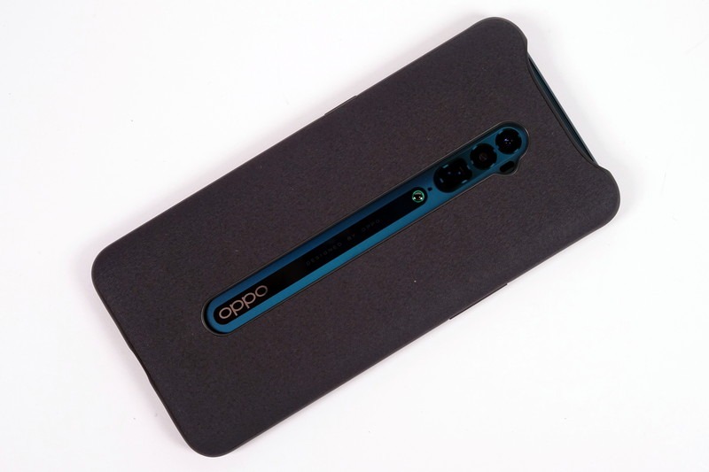 付属ケースを装着したようす