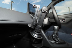 自由度の高いホルダーでタブレット端末を車載 ケータイ Watch