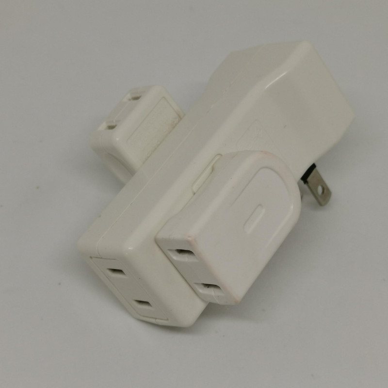 節電タップとL型プラグの左・右が複数あれば様々な組み合わせで便利に使える