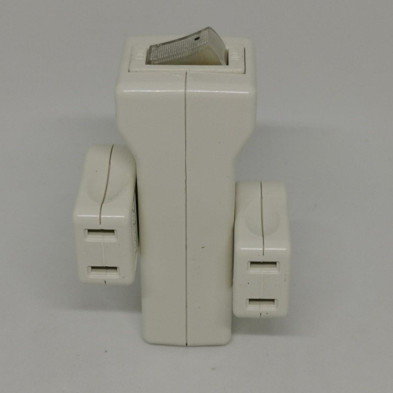 節電タップとL型プラグの左・右が複数あれば様々な組み合わせで便利に使える