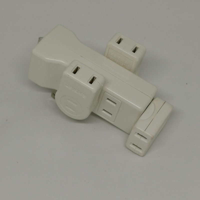 節電タップとL型プラグの左・右が複数あれば様々な組み合わせで便利に使える