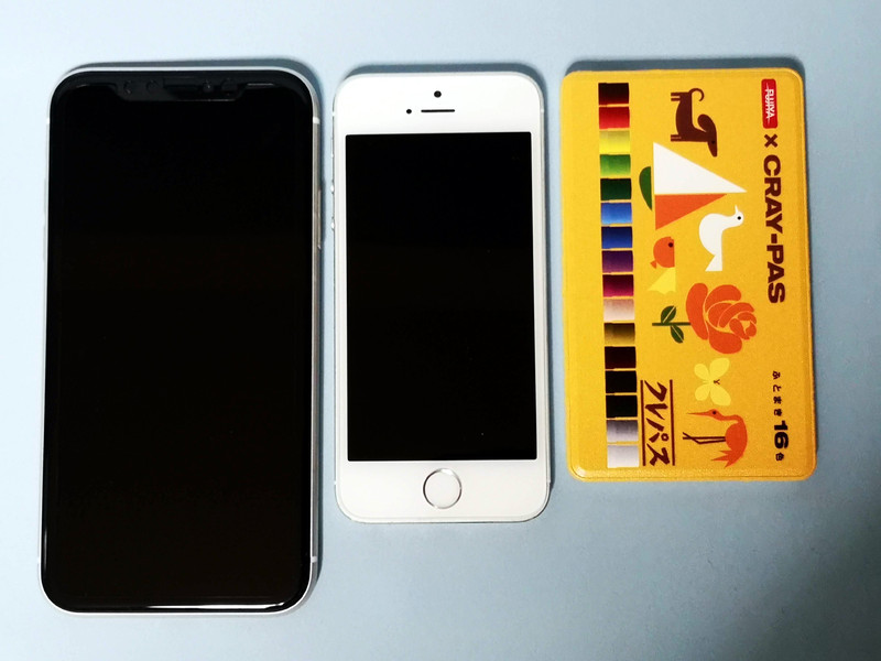 iPhoneSE、iPhoneXRと並べてみた。