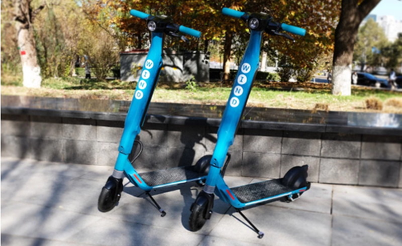 「WIND」の電動キックスケーター