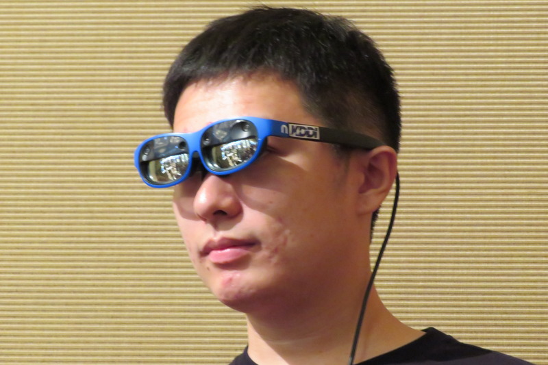 nreal lightを装着している様子