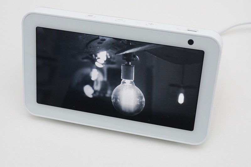 物事の説明をさせると、モノによってはイメージ画像と音声のみの解説。これは「電球を発明した人は？」の反応