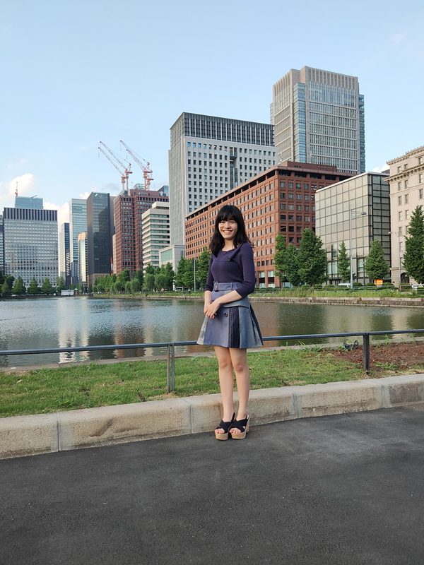 アウトカメラの「1x」で撮影。モデル：<a href="http://bonbon-famin.com/cn2/g01.html" class="strong b">るびぃ</a>（ボンボンファミンプロダクション）