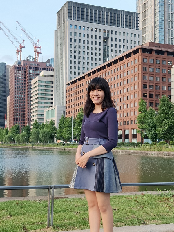 「1x」と同じ位置で、アウトカメラの「2x」で撮影