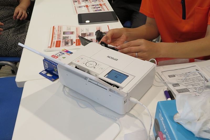 その場でプリントしてアルバムにしてもらえる