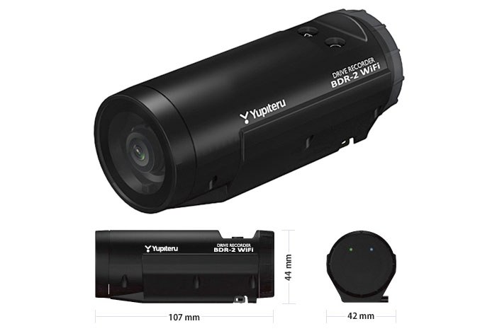 使用中のユピテル「BDR-2WiFi」。スマートフォンとWi-Fi接続して設定や記録動画閲覧ができるバイク用ドライブレコーダーです。バイクの前方にRAMマウントを使って装着しているので、脱着が容易。もう1台のバイクにもRAMマウントを装着していて、このドライブレコーダーを付け替えています。2台のバイクで1台のドライブレコーダーを共有しているというわけです。