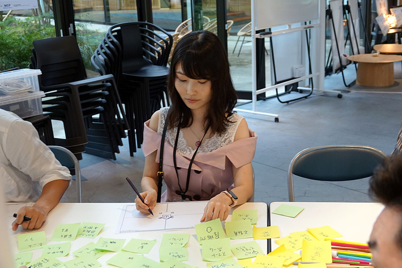 審査員のちょまど氏も