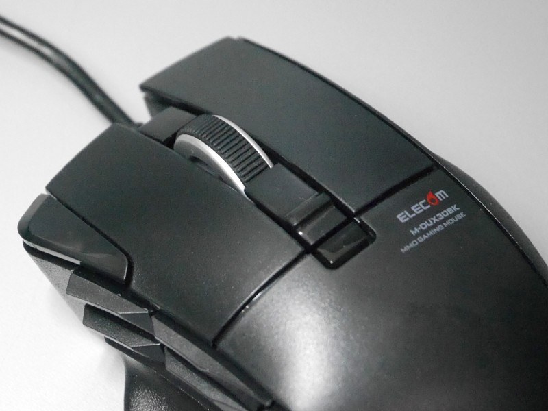 左ボタンの左上に1ボタン、またホイール手前にあるプロファイル切替ボタンも割当が行える