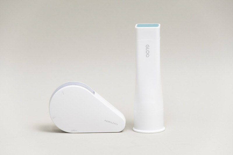 「GLOO（グルー）」シリーズのテープのり（左）とスティックのり（右）