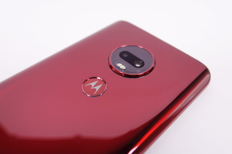 デュアルカメラと指紋センサー