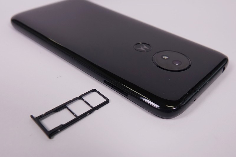 SIMカードトレイ