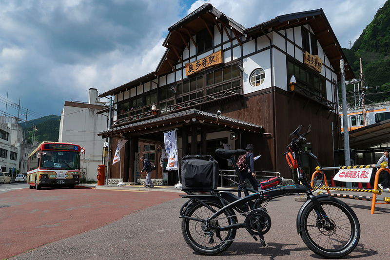 Vektronで奥多摩通い。奥多摩湖を見下ろせる高台へも余裕をもって上れたりします。