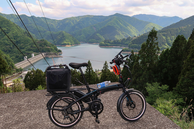 Vektronで奥多摩通い。奥多摩湖を見下ろせる高台へも余裕をもって上れたりします。