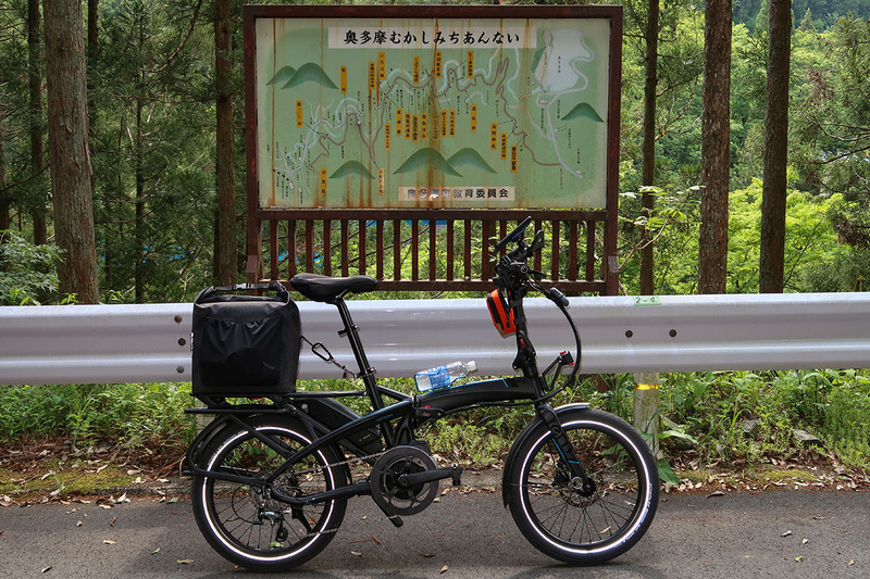 急坂を走ってみたり、古道を巡ってみたり。気軽に扱えて、ラクに乗れる小径車のe-bikeはとても楽しいです。