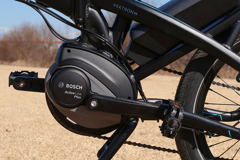 ちなみにVektronの電動アシスト走行を担うドライブユニットは、BOSCH（ボッシュ）の「Active Line Plus」（<a href="http://www.bosch-ebike.jp/jp/index.html" class="strong bn" target="_blank">公式ページ</a>）です。パワフルながらも静音性が高いのが特徴的。現在、このユニットと組み合わせて使われているのがIntuviaディスプレイです。