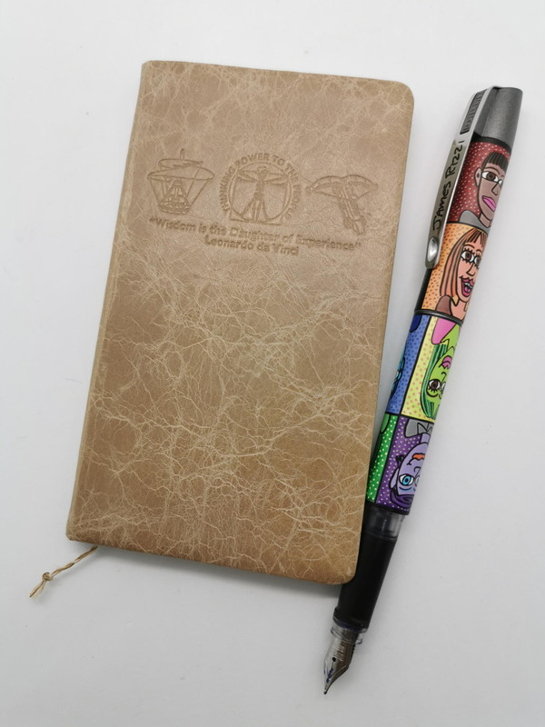 筆者は、仲間と作っている革製ハンドメイドの「da Vinci手帳」と一緒に毎日持ち歩いている