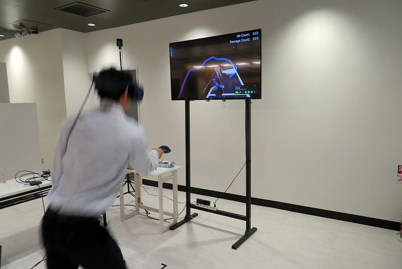 フェンシングのコーナー。体全体を使って太田雄貴氏と対戦