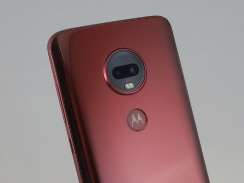 トリプルスロット＆国内全キャリア対応で幅広く使える「moto g7