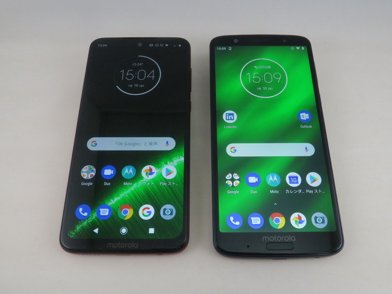 moto g7 plus（左）とMoto G6 Plus（右）。ボディサイズはほぼ同じだが、ディスプレイはひと回り大きくなっている
