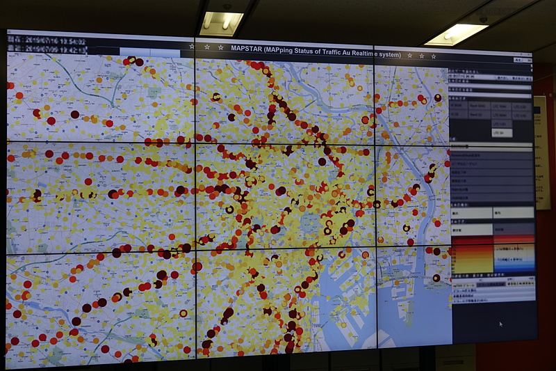 接続数が多いと赤く変化する。鉄道の沿線沿いにユーザーが多いことがわかる