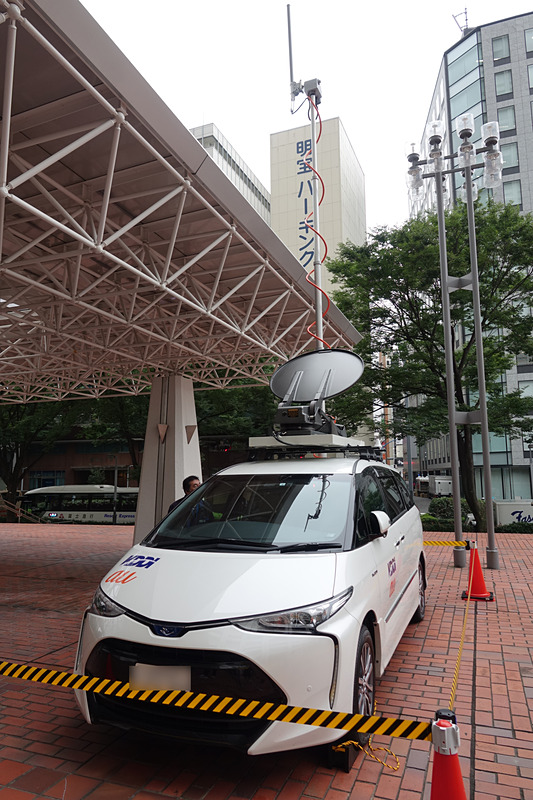 アンテナは電動で伸長する