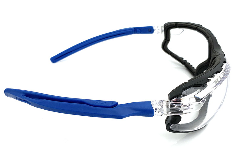 ビジョンベルデの「VS-102F」は、どちらかと言えば作業用の保護メガネ。ですが、UVを99％以上カットしていたり、曇り止めコーティングが施されていたり、筆者的には歪みのない広い視界だと感じられたりで、サイクリングにも向きそうです。また、筆者の顔にピッタリとフィットする点もナイス。