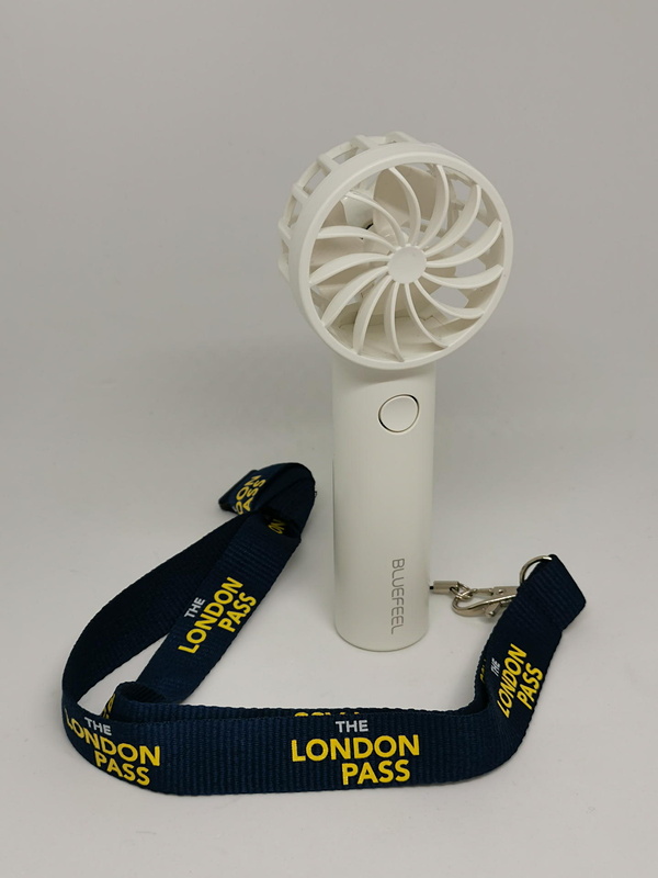 自然の成り行きか……暑さが増してくると、ハンドファンにネックストラップを付けたりして、だんだん行き着く先が見えてくる