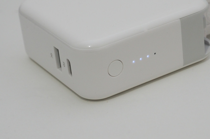 充電量はLEDで表示