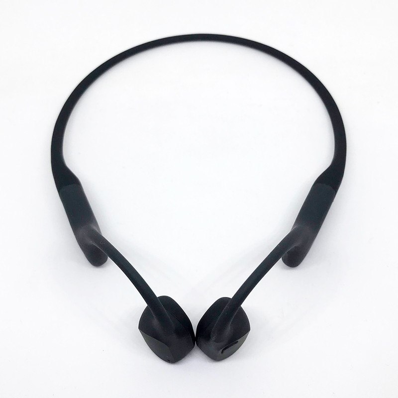 AfterShokz Aeropex。ほとんど骨組みのような本体です