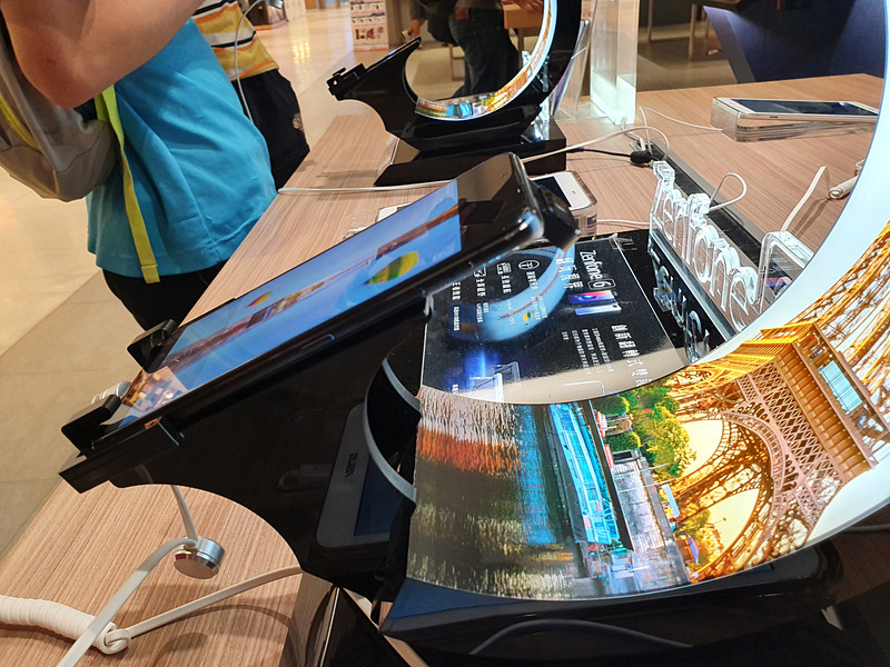 カメラを出していくとプレビューされる写真も変わっていく