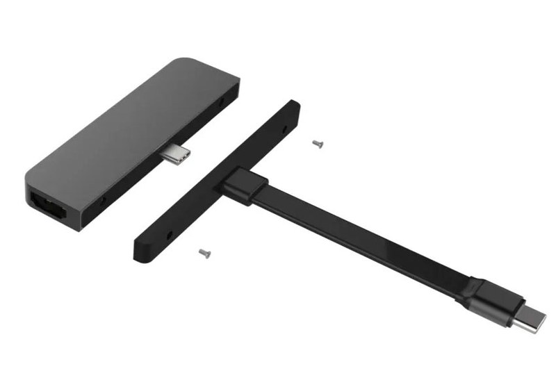 パッケージに含まれているものは、ハブ本体、延長アダプター、iPad Proガラスフィルム装着時用ジョイント、ドライバー、ネジ×4本。ハブ本体のジョイントを延長アダプターと付け替えれば、PC用ハブなどとして汎用できます。ジョイント部はネジ止めされているので、付属のドライバーで付け替えることになります。