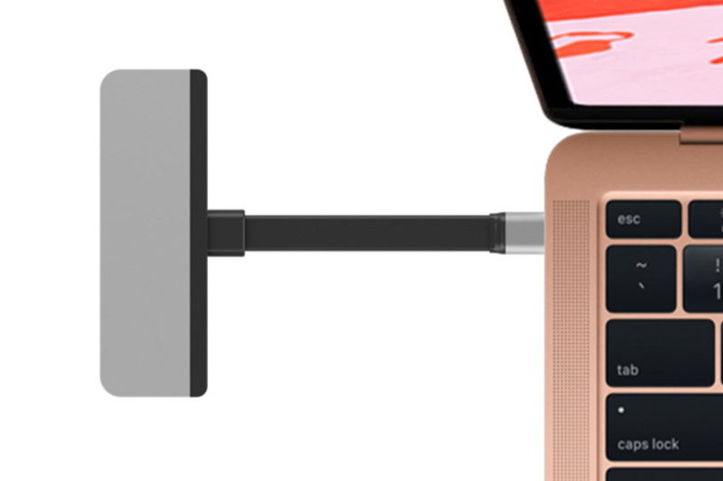 パッケージに含まれているものは、ハブ本体、延長アダプター、iPad Proガラスフィルム装着時用ジョイント、ドライバー、ネジ×4本。ハブ本体のジョイントを延長アダプターと付け替えれば、PC用ハブなどとして汎用できます。ジョイント部はネジ止めされているので、付属のドライバーで付け替えることになります。