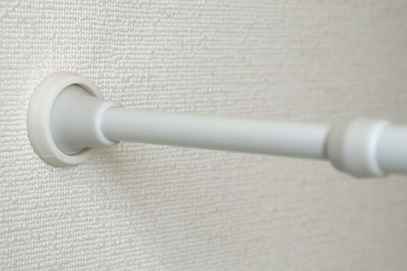 画鋲を使う方法は、市販品もあります。専用品なので、より手軽に使えて、固定される感じも良好です。