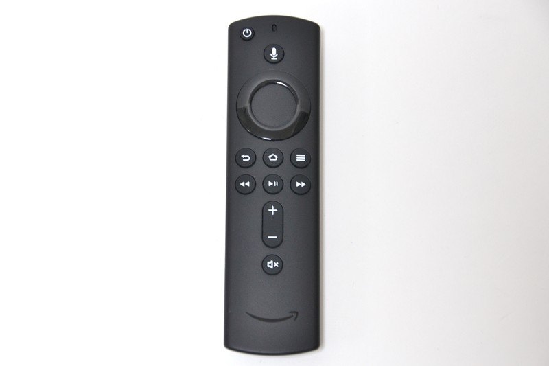 リモコンは「Fire TV Stick 4K」だけでなく、テレビの電源オンオフや音量調整もできる