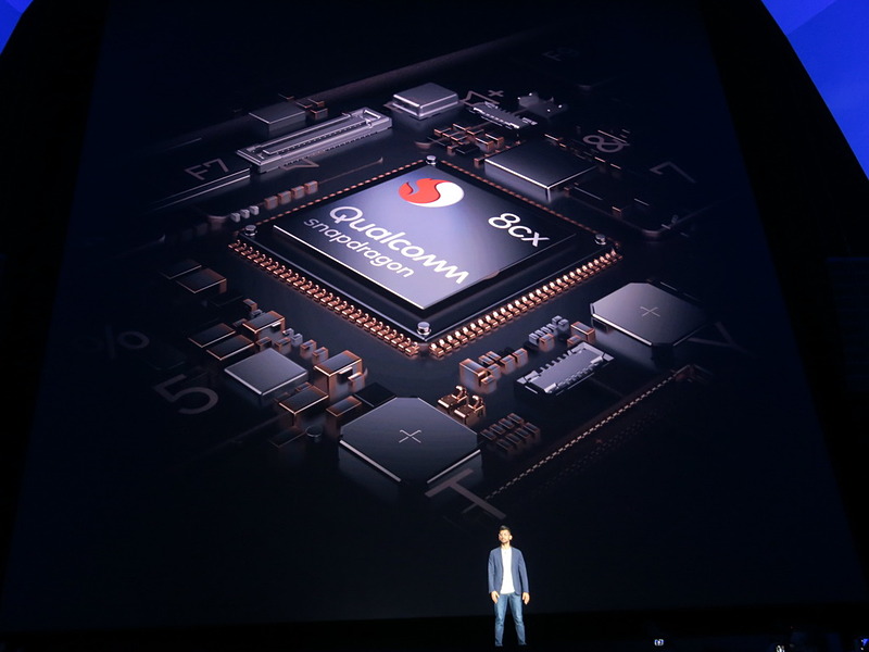 米クアルコム製Snapdragon 8cxを搭載