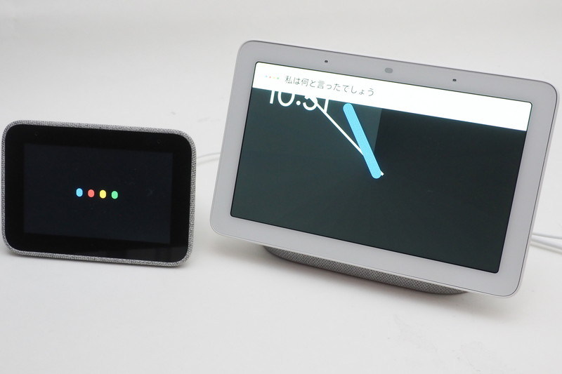 Google Nest Hubとの差。画面の違いのほか、音声で指示をしているとGoogle Nest Hubは人間がしゃべった言葉を表示するためわかりやすいがLenovo Smart Clockにその機能がない