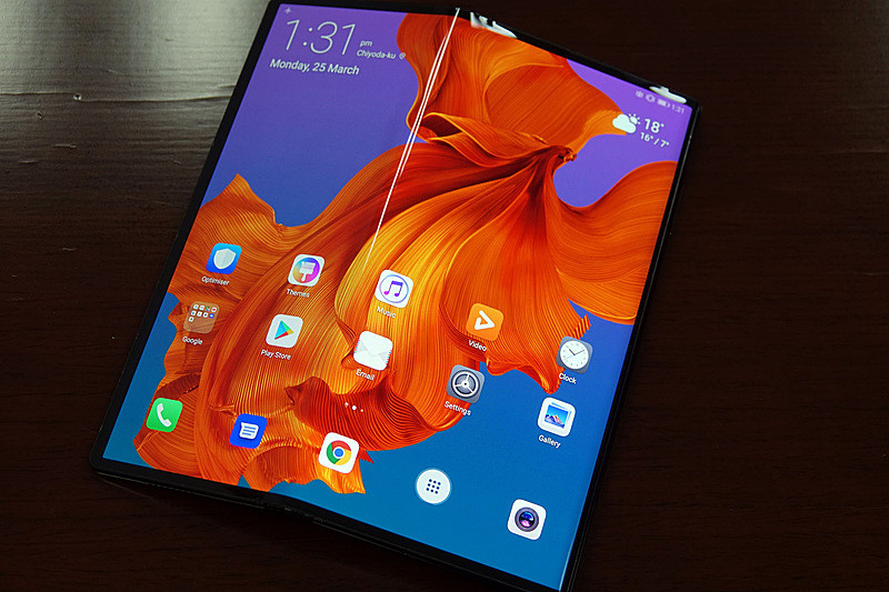 ファーウェイのMate X（2019年3月に披露されたもの）