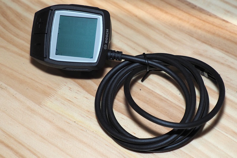 こちらはお借りしたPurion。ケーブルの端にコネクターが装着されているので、ドライブユニットのコネクターに挿すだけで使えるようです。