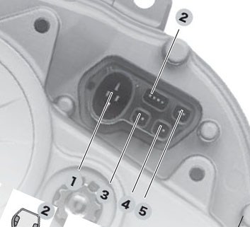 緑色や黄色を含む4本のケーブルがあるコネクターが、ディスプレイ用です。このコネクターを差し替えるだけ。