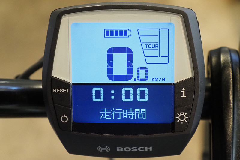 平均速度と走行時間。アシストモードは右上に常に表示されます。