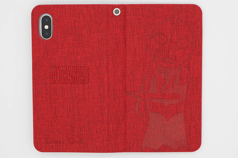 初代ウルトラマン。初回が1966年なのでもう50年以上前のヒーローである。写真では見えにくくて申し訳ないが、スペシウム光線は左右の手首を交差させるように構えるのがポイント