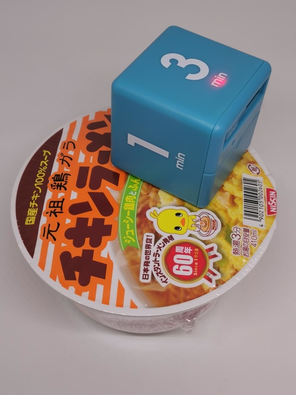 古くはパソコンや昨今のスマートフォンのような何でもアプリで出来そうなハードウエアが台頭してくると、レガシーな道具が全く新しいユーザーインターフェースで再登場して人気を博することがある。今回ご紹介するのは、既に枯れたテクノロジー製品であるタイマーを新しいアプローチで使いやすくした、ついつい買いたくなるようなクールなアイテムだ