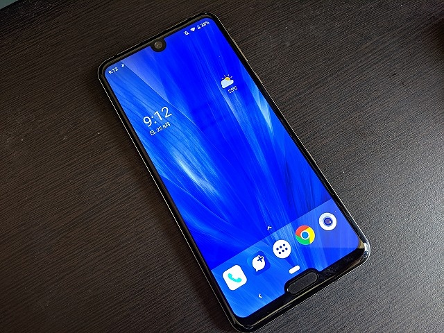 「AQUOS R3」。ホーム画面は純正にあらず