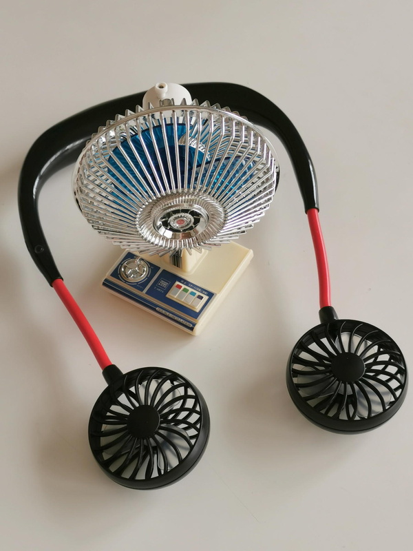 リビングではネックファン、自室のパソコン部屋では昭和扇風機と思ったが